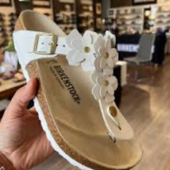 Birkenstock Gizeh Flower Leather Sandals - Picture 4 of 6